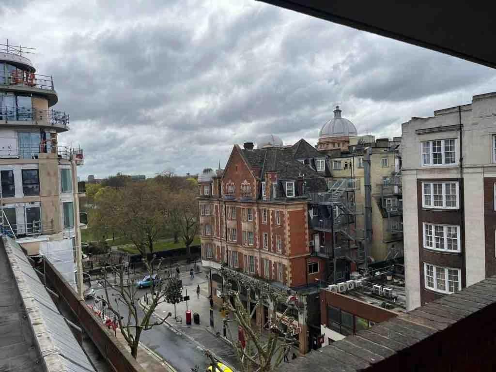 Appartamento Queensway 2 Bedroom Flat Londra