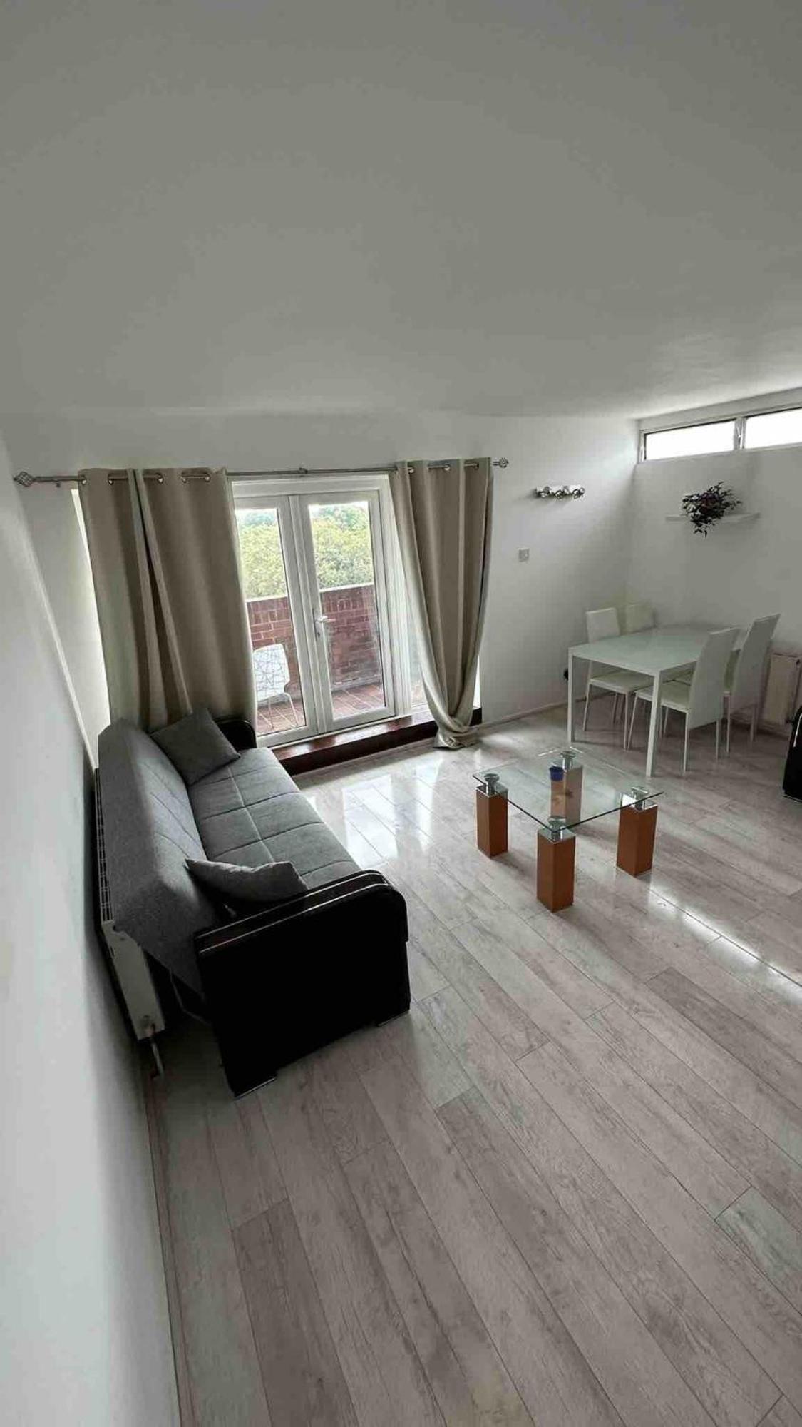 Appartamento Queensway 2 Bedroom Flat Londra