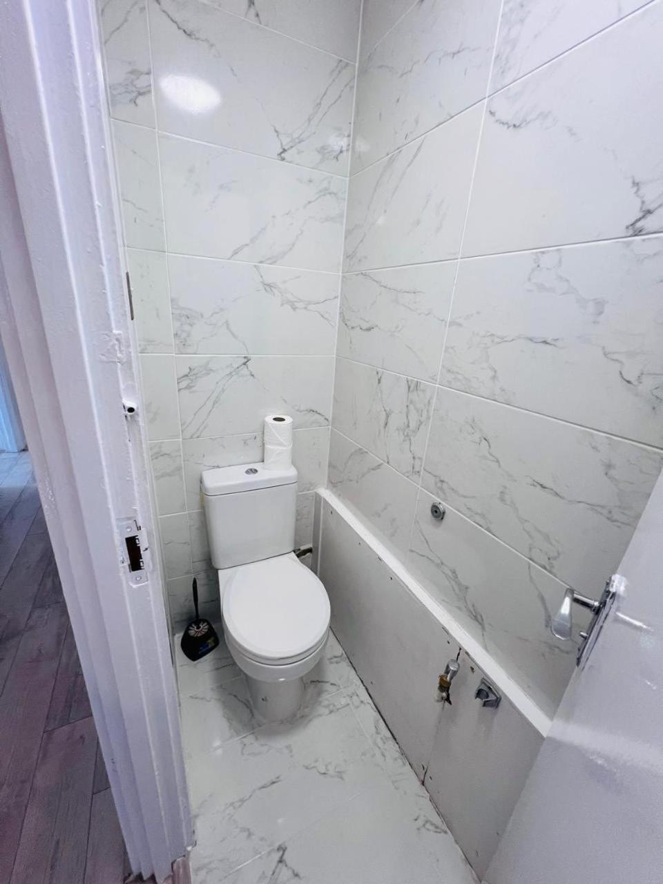 Queensway 2 Bedroom Flat * Londra