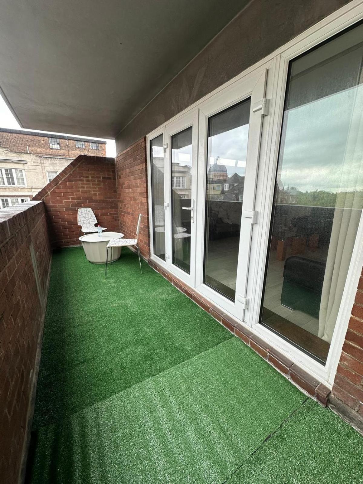 Queensway 2 Bedroom Flat Appartamento *
